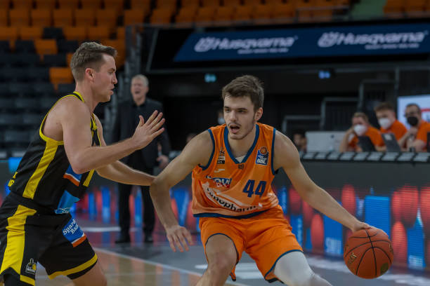 仅是依靠自 仅是依靠自